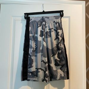 Nike Dri Fit shortstop Camo Boys Large